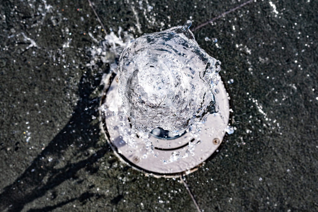 fresh water jet from a vertical fountain to cool i 2024 10 18 10 12 11 utc