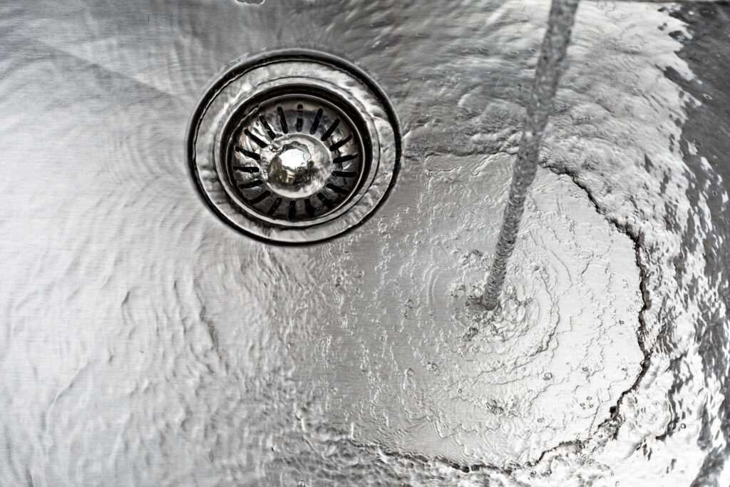 water drains down a stainless steel sink 2026 01 07 07 12 41 utc